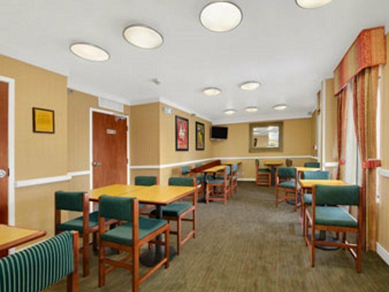 Baymont By Wyndham Gainesville I-75 Esterno foto